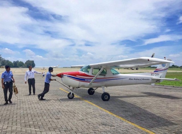 Addu Flying school ah fiyavalhu alhan raees angavaifi