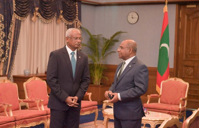 Nasheed ah dhin hamalaage thuhumathu Mira mi faharu kuranee  Raees Solihashai Shahid ah!