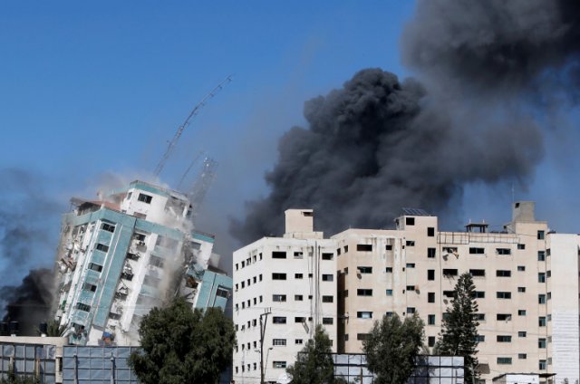 Israel in hamala dhee Gaza gai huri media office building eh bimaa hama koffi