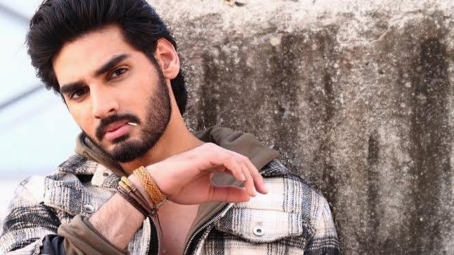 Ahan Shetty eynage loabiveriyage photoeh aammukoffi