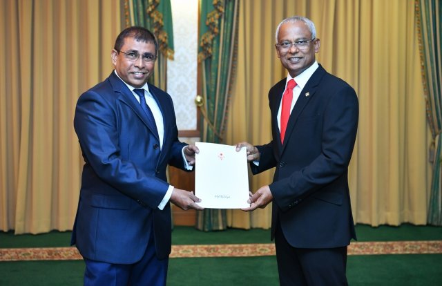 Dr. Mausoom ge nuseedhaa bahuge hamala eh Nasheed ah