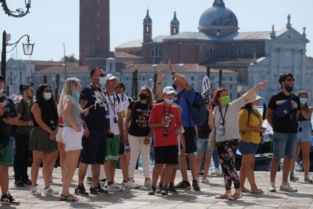 Venice gai tourism control kuran aa ukulheh!