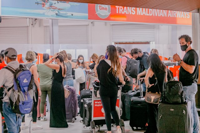 Touristunge adhadhu ithuruvi iru ivenee hus shakuvaage adu