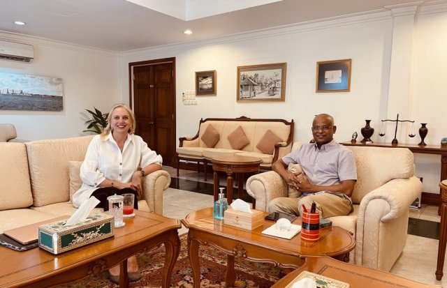 Nasheed ge vakeelu Raees Solih a bahdhalu kuravvaifi
