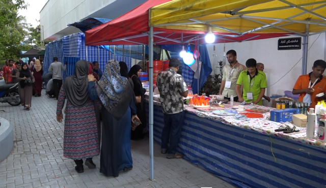 Himabihi fethuremundhaa dhandivalhehgai ves magumathee baazaaraai carnivaa baavvanee
