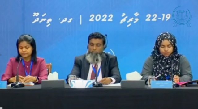 Thinadhoo in meehun beyli massalla: Nasir ge aniyaaverikan meehun romun romun kiyaidhenee