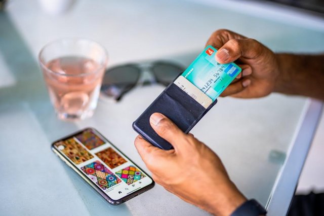 American express card in viyafaari kohgen aguhuri inaamu thakeh!