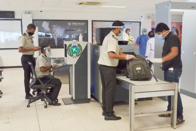 Velana International Airport in beyrah furaa passenger in ge bootu baalaigen screen kuranee