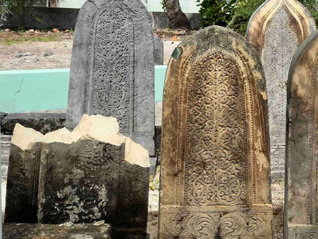 Fuvahmulaku hukuru miskithugai huri dhuvasvee mahaana gaathakakah gellun dheefi
