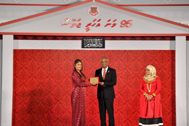 Majeedhiyyaa akee hama ekani madharusaa eh noon, ei mi gaumuge misraabu seedhaa kohdhey hungaanu: Raees