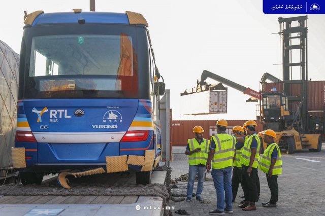 Male'gai bahuge khidhumai dheyn 11 meehun ge jaagaige electric bus genesfi