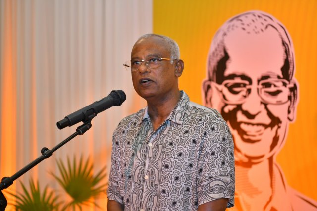 Male ge evves rayyithaku flat aai goathin mahroom nukuraanan: Raees