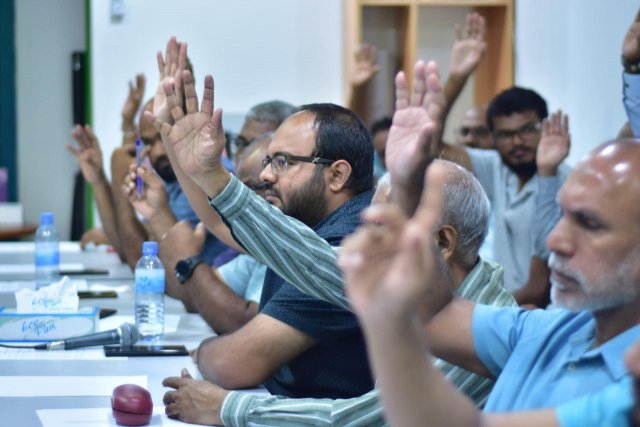 Khudhumuhuthaaru kamai aniyaaverikan  isnukurumah Adhalat party in sarukaarah govaalaifi