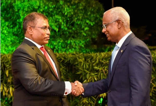Dr. Mausoom ge thaaeedhuves raees solih ah