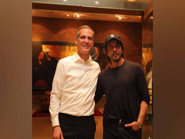 America in India ah kanda alhaafaivaa Safeer Shah Rukh aa badhalu kurahvaifi 