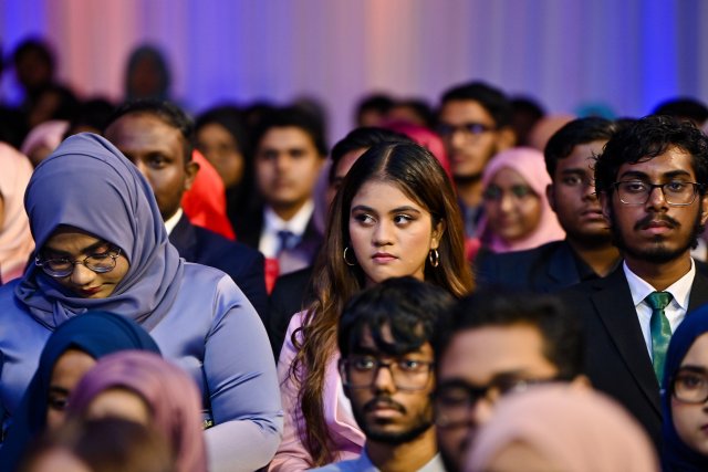 Sharuthu hamavaa hurihaa kudhinnah student loan dhinumah Raees ninmavaifi