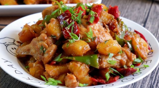 Hukuru Malaafaiy: Chilli Potato Chicken