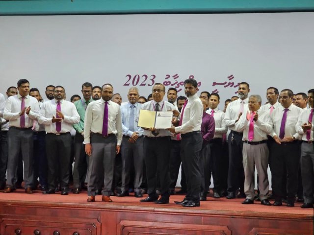 Rates Yameen ge candidacy form Elections Commission in balai nugai
