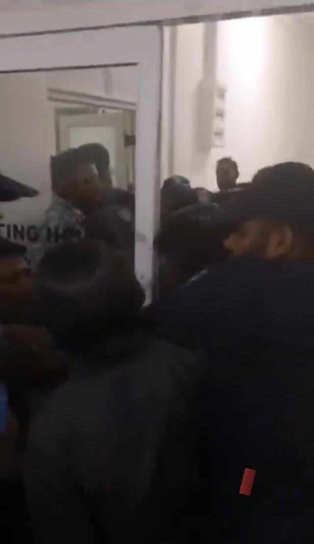 Muhdhathu hamavefaivaa IV thakeh dheegen gahdhoogai muzaahara