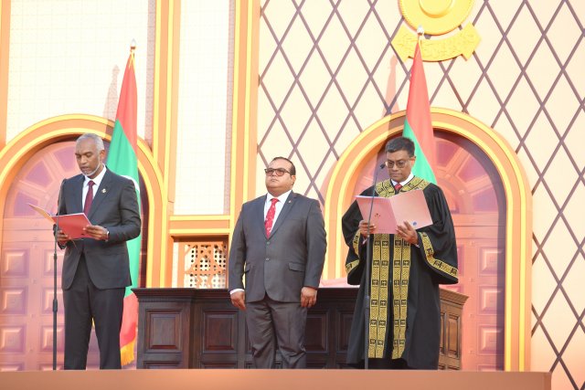 8 Vana raeesukjumhooriyyaa kamuge huvaa Dr. Mohamed Muizuu kurahvvaifi
