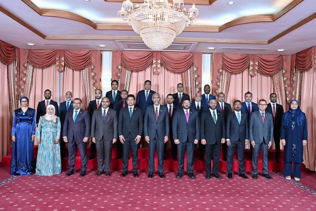 Siyaasee magaamu thah 350 ah naaraa: raees office