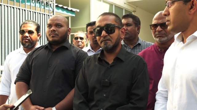 Yameen minivan kurumugai mi sarukaaruge ihulaastheri kameh nei: Zeyn