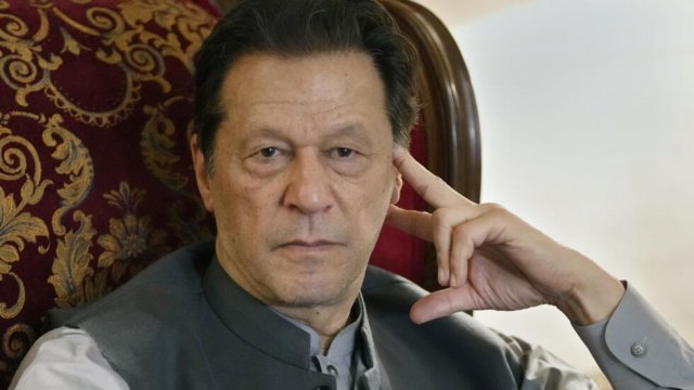 Pakistan ge kureege boduvazeeru Imran Khan 10 aharah jalah