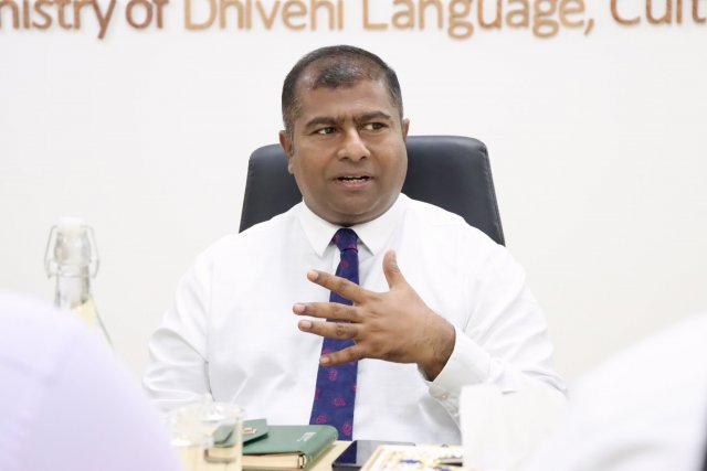 Magaamu dhinthaa eh dhuvas thereygai Adam Naseer isthiufa dhevvaifi