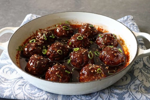 Roadha Malaafaiy: Enmennah ves kamudhaane Korean Style Barbeque Meat Balls! 