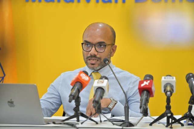 Raajje raskamakah badhalu kuran Muizzu ah furusatheh nudheveyne: Ameer