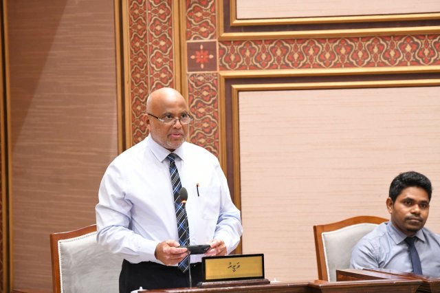 Viheumuge chuttee in vazeefaa ah dhimaavaa dhathithakah gotheh hoadhanee