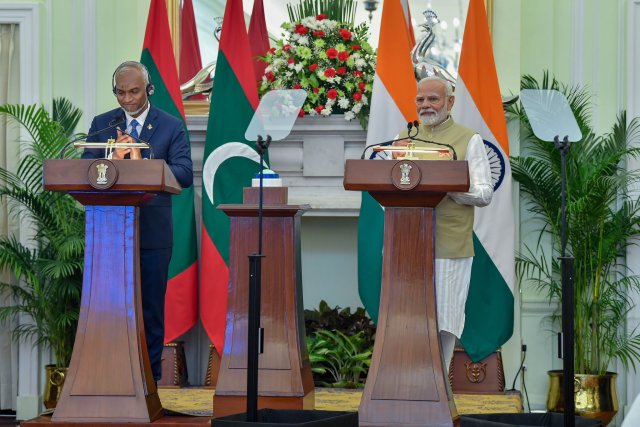 Minivan dhuvaha dhimaakoh Modi Raajje vadaigannavanee
