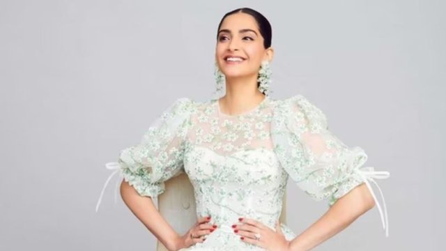 Moonugai isthashi hurumun furahsaara amaazuvi: Sonam