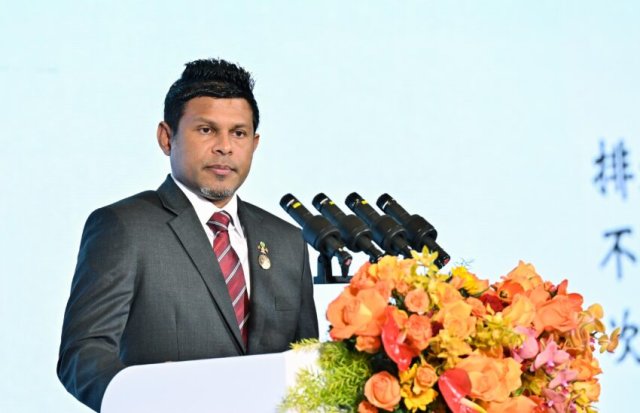 Naib Raees ge bank account thakugai enme 8,000 Rufiyaa 