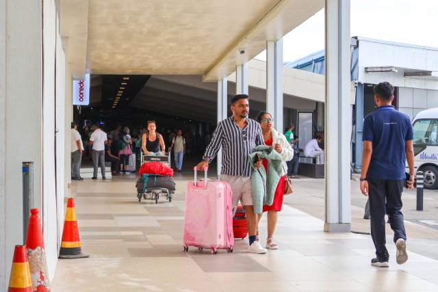 Midhiya mahu raajje ah 214,000 touristun athuvejje