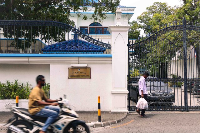 Avasaruvaalaigen suprem court ah aa fandiyaaraku ayyan kuranee