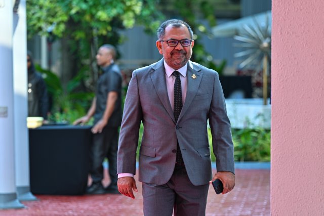 Musaara dhey siyasee muvazzafun ge adhadhu dheyn finance ministry in dhekolhu hadhaifi