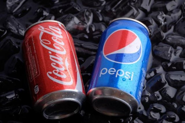 Coca Cola aai Pepsi ge fini hanguraama dhahkuvaidhey 2001 ge isthihaareh!