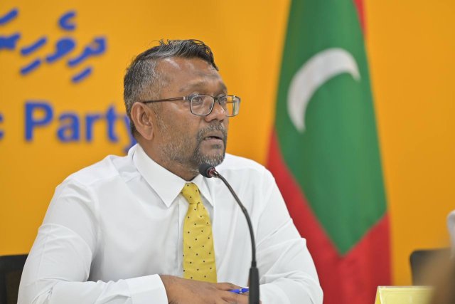 Hamahama furusathah jaaga dhinumah MDP ge chairperson kamun Fayyaz isthiufaa dhevvaifi