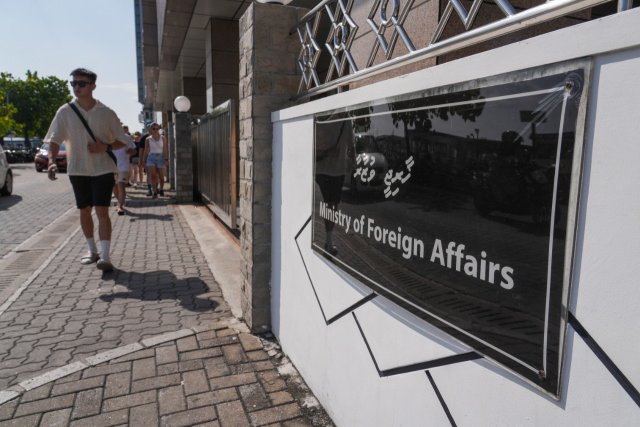 Pakistan ge askaree gafila akah dhin udhuvaanee hamalaa dhivehi sarukaarun kuvveri koffi