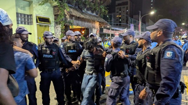 Haalathaa nubahdhalu baaruge beynunkohgen zuvaanunge muzaahara roolhaalumun faadukiyanee