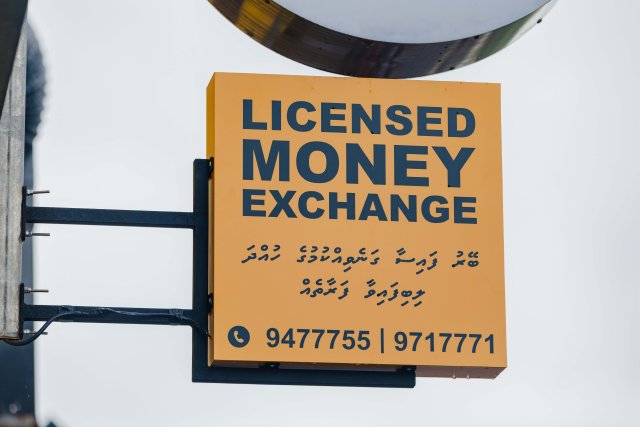 Dollar ge agu dhasheh nuvey: Adhives Dollareh ge agu 20 rufiya in matheegai