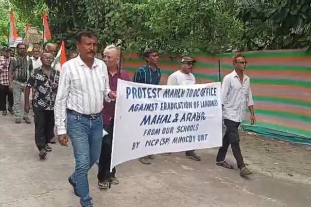Malikugai dhivehi adhi arabi bas kiyavaidhinun huttaalan nimmumun ihuthijaaju kuranee