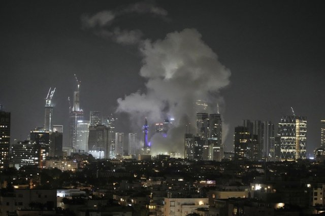 Iran in Israel ah huttumeh nethi Missile fonuvanee 