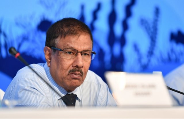 Meege fahun Universal Resort thakuge muazzafunnah service charge dheynee rufiya in