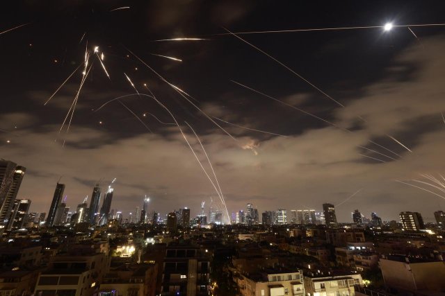 Israel ge dhifaaee nizaamah beynunvaa missile thah husvumaa gaathah