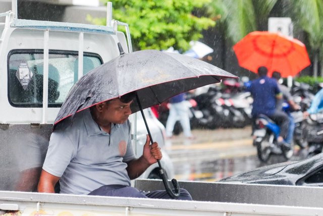 Adhives moosun goas, rajjeyge bodu baeh hudhu samaalu gai!