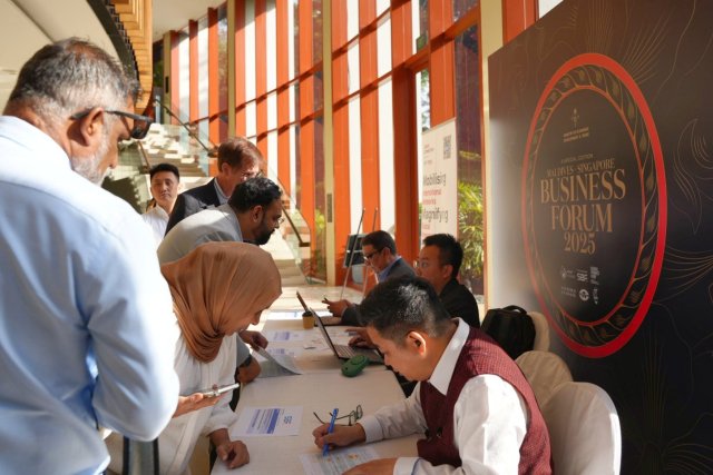 Singapore gai baavvaa business forum ah raajje in 200 ah vure gina meehun