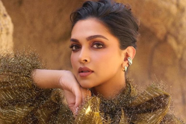 Deepika ah Hollywood Walk of Fame libunee ageh dheegentha?
