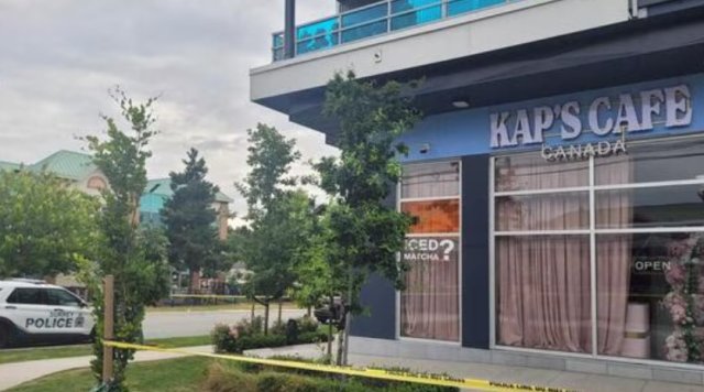 Hulhuvi thaa 3 dhuvas therey Kapil ge cafe' ah hamalaa dheefi